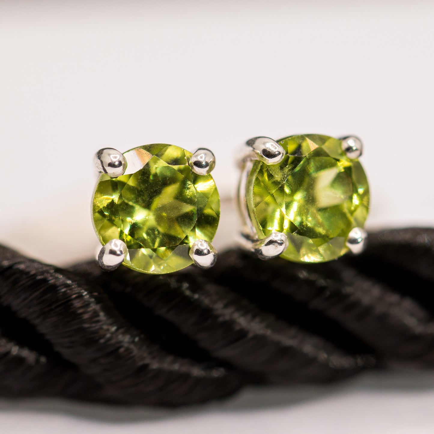 Boucles d'oreilles Puces Péridot | Collection Joaillerie